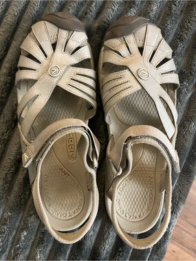 Keen Beige/Tan Strappy Closed-Toe Outdoor Sandals